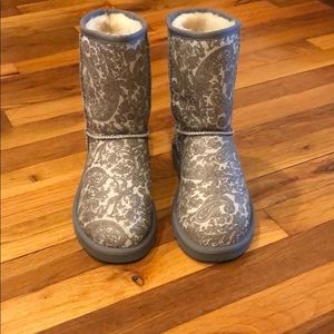 Uggs- Paisley grey